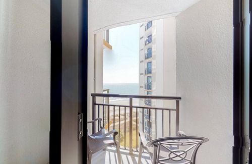 Myrtle Beach Apartment | 8th-floor ocean-view studio with AC, pool, hot tub & gym - dog-friendly