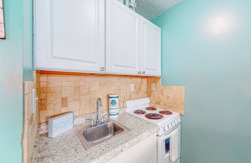 Panama City Beach Apartment | 8th-Floor studio in beachfront resort with outdoor pool, game room, gym, patio