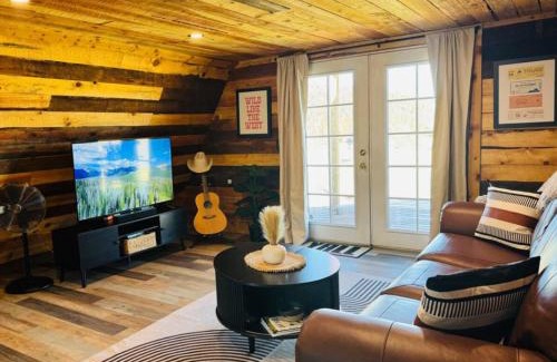 Guffey Apartment | 9,000 feet Retreat Above It All