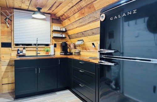 Guffey Ski Chalet | 9,000 feet Retreat Above It All