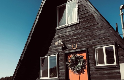 Guffey Ski Chalet | 9,000 feet Retreat Above It All