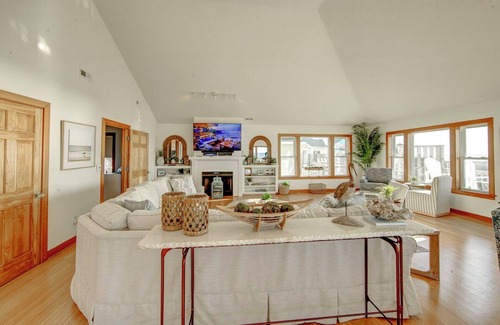 Hatteras House | 9 Bed Oceanfront in OBX With Pool & 2 Hot Tubs!
