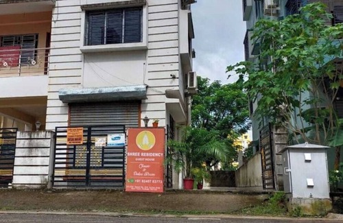 Sector V House | 9-bedroom building in fabulous Kolkata with WiFi, fitness room, AC