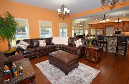 Saratoga Springs House | 9 Bedroom🏡Heated Pool🏊HotTub🛁Firepit🔥BBQ🍗Creek🐠By Ski⛷️Track🏇Town🌇SPAC🎶Lake🏖️Golf⛳️