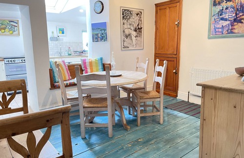 St Ives Cottage | 9 Bowling Green Terrace - a house that sleeps 6 guests in 3 bedrooms
