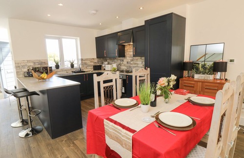 Sandown Cottage | 9 BREAKWATER WAY, family friendly, with a garden in Sandown
