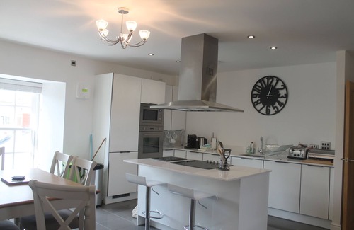 Saundersfoot Apartment | 9 Cambrian Terrace spacious contemporary apartment