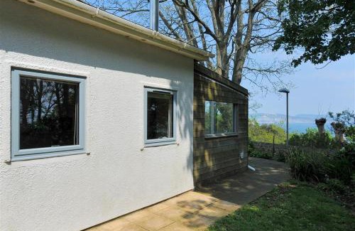 Lyme Regis House | 9 Farnham House