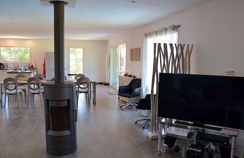 Puymeras House | 9 km from Vaison-la-Romaine, modern villa with heated pool.
