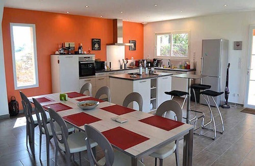 Puymeras House | 9 km from Vaison-la-Romaine, modern villa with heated pool.