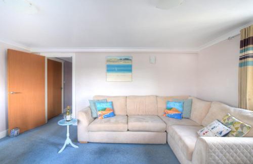 West Bay Apartment | 9 Maritime House