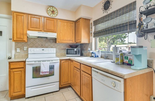Clearwater House | 9 Mi to Clearwater Beach: Family Home w/Yard