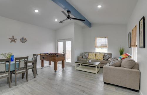 Galveston Apartment | 9 Mi to Crystal Beach Pet-Friendly Apt with Balcony