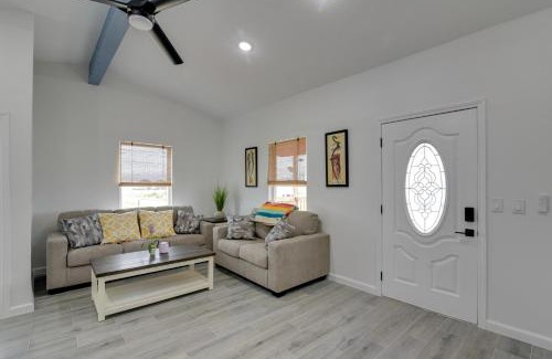 Galveston Apartment | 9 Mi to Crystal Beach Pet-Friendly Apt with Balcony