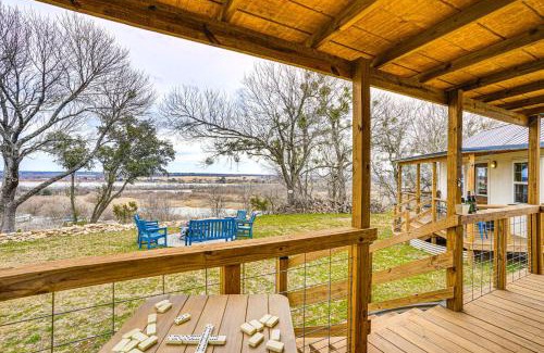 Dennis House | 9 Mi to Dtwn Granbury Getaway with Water Views