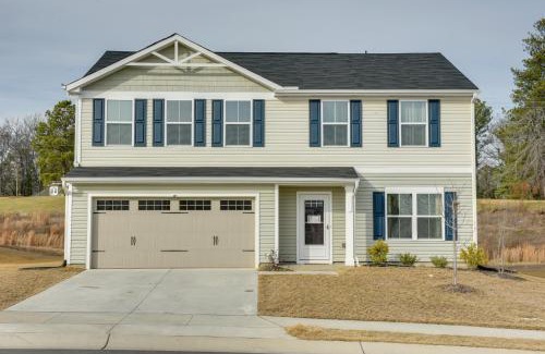 Durham House | 9 Mi to Duke University Spacious Home with Yard!