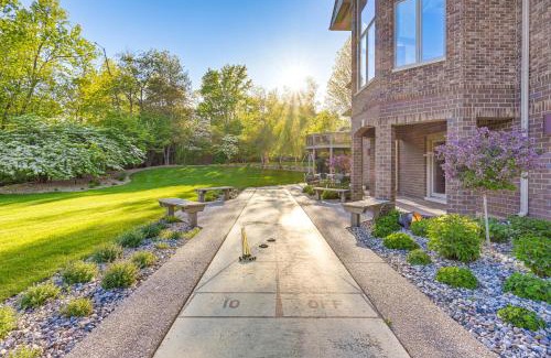 Saginaw House | 9 Mi to SVSU Family Home with Deck and Yard