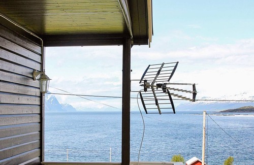 Lyngen House | 9 person holiday home in Lyngseidet