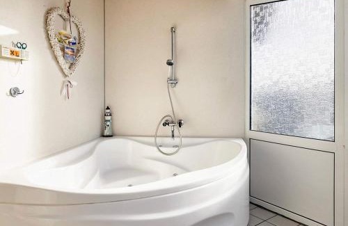 Grønhøj House | 9 person holiday home in Løkken-By Traum