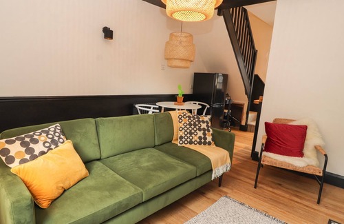 Shrewsbury Cottage | 9 PORTOBELLO, with a garden in Shrewsbury