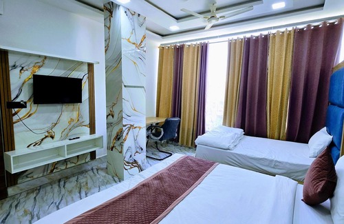 Mathura Hotel | 9-room hotel in lovely Mathura with WiFi, fitness room, AC