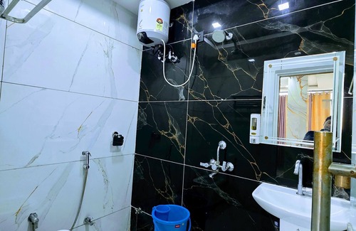 Mathura Hotel | 9-room hotel in lovely Mathura with WiFi, fitness room, AC