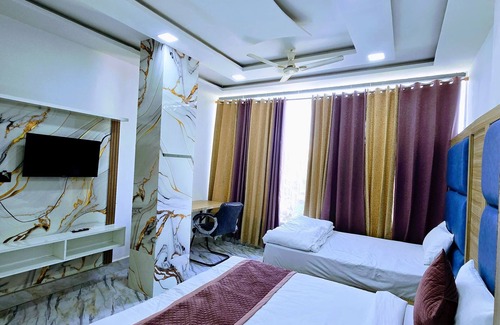 Mathura Hotel | 9-room hotel in lovely Mathura with WiFi, fitness room, AC
