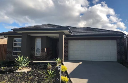 Pakenham House | 9 Serenity Home 4-bedroom with WiFi and AC in Pakenham