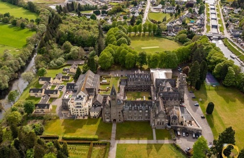 Fort Augustus Cottage | 9 THE MONASTERY WITH LOCH NESS VIEWS - sleeps 4 guests in 2 bedrooms