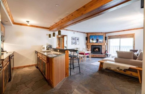 Vail Condo | 9 Vail Road - Surrounded by Four Seasons Hotel in Vail Village - Hot Tub & Pool Walk To Lifts