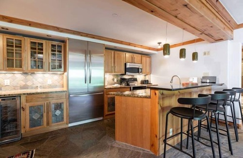 Vail Condo | 9 Vail Road - Surrounded by Four Seasons Hotel in Vail Village - Hot Tub & Pool Walk To Lifts
