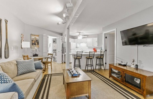 Fontana House | 90+ 5 stars Best Reviewed Condo in Lake Geneva