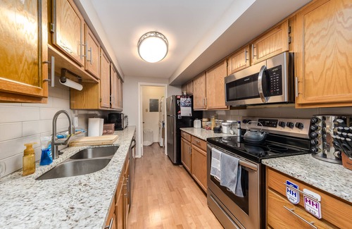 Lake Ridge Condo | 90+ Day Furnished Rental for Traveling Professionals