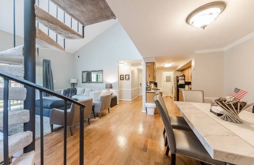 Lake Ridge Condo | 90+ Day Furnished Rental for Traveling Professionals