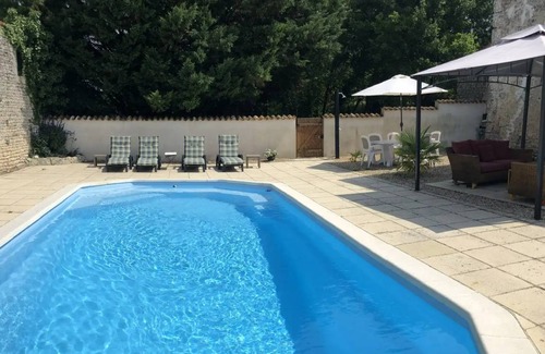 Saint-Pierre-de-Juillers House | 90 m² House ∙ 1 bedroom ∙ 5 guests