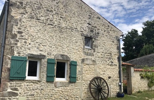 Saint-Pierre-de-Juillers House | 90 m² House ∙ 1 bedroom ∙ 5 guests