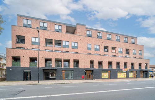 Canning Town Apartment | 90 m² Apartment ∙ 2 bedrooms ∙ 5 guests