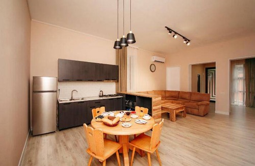 Kutaisi Apartment | 90 m² Apartment ∙ 3 bedrooms ∙ 9 guests