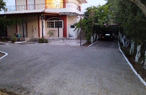 Messini House | 90 m² Finca ∙ 2 bedrooms ∙ 4 guests