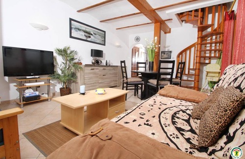 Anneyron House | 90 m² Gîte ∙ 2 bedrooms ∙ 4 guests