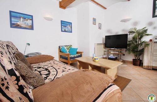 Anneyron House | 90 m² Gîte ∙ 2 bedrooms ∙ 4 guests