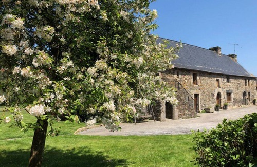 Saint-Igeaux House | 90 m² Gîte ∙ 3 bedrooms ∙ 6 guests