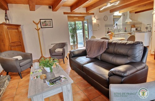 Saint-Igeaux House | 90 m² Gîte ∙ 3 bedrooms ∙ 6 guests