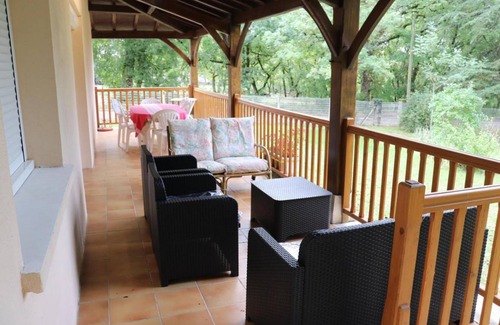 Pern House | 90 m² Gîte ∙ 3 bedrooms ∙ 6 guests