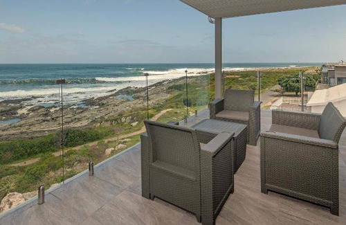 Sandbaai Hotel | 90 m² Hotel ∙ 2 bedrooms ∙ 127 guests