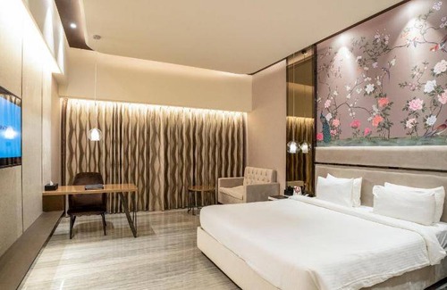 Mira Road East Hotel | 90 m² Hotel ∙ 3 guests