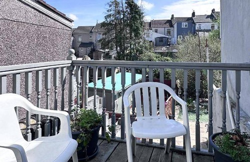 Pontypridd House | 90 m² House ∙ 3 bedrooms ∙ 7 guests