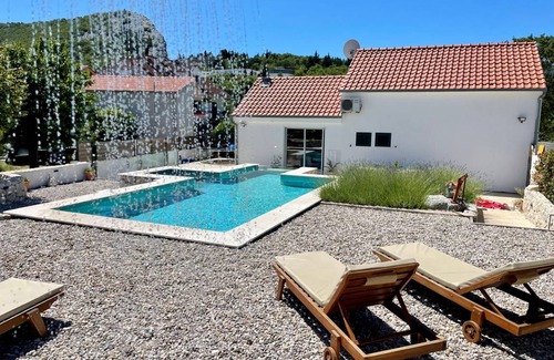 Zadvarje House | 90 m² House ∙ 3 bedrooms ∙ 8 guests