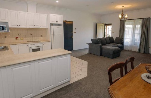 Wagga Wagga Hotel | 90 m² Motel ∙ 2 bedrooms ∙ 10 guests