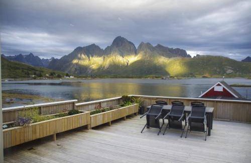 Austvagoy Resort | 90 m² Resort ∙ 4 bedrooms ∙ 9 guests